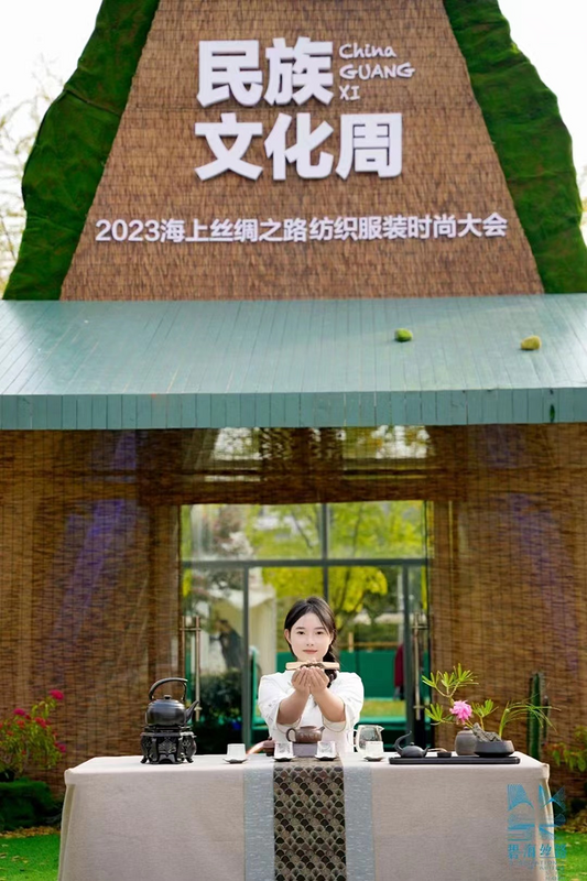 苷亮健与碧海丝路 | 携手英雄，共饮巴马甜茶